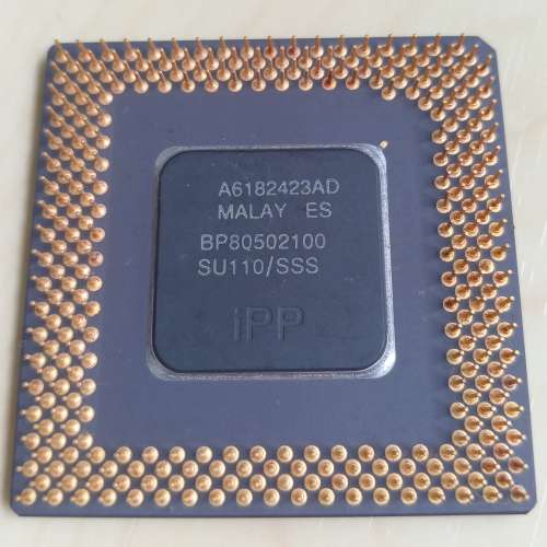 出讓三顆Intel 第一代 Pentium 陶瓷處理器