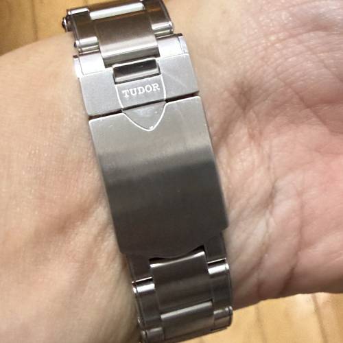 好𠃊新淨😂 Tudor 79030B 皮帶款 送代用鋼帶 原裝皮帶未戴過 出世咭 原裝盒 $16800