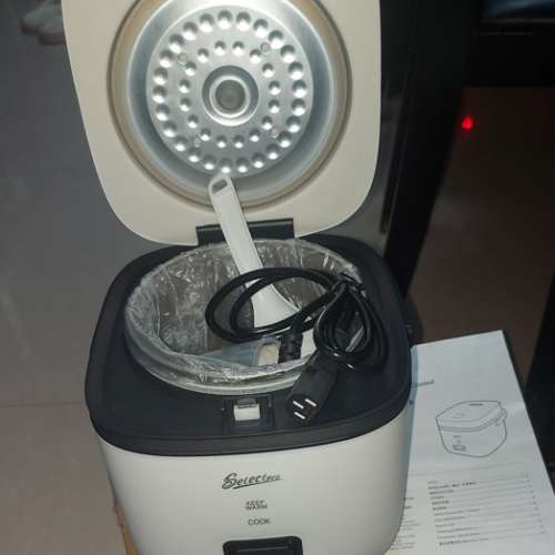 屯門良景輕鐵站交收 全新Selectpro JWS-6661B 電飯煲，內鍋為鈦金屬陶瓷塗層。容量...