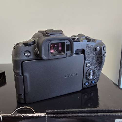 Canon R8 body