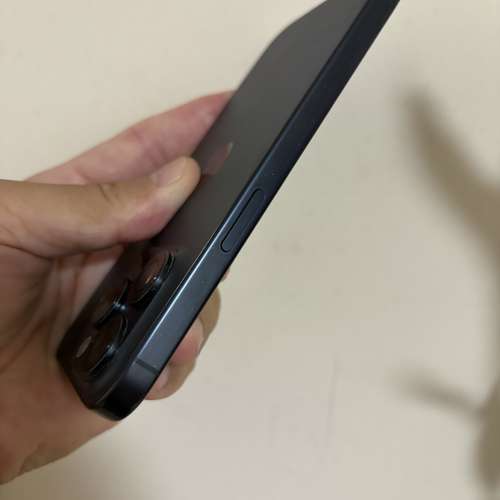 iPhone 15pro 256gb,港行雙卡，藍色鈦金屬，電池健康度87，所有功能正常！