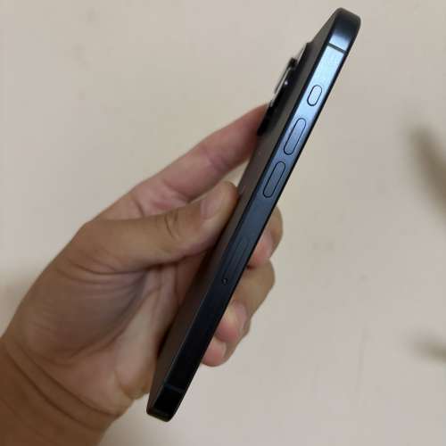 iPhone 15pro 256gb,港行雙卡，藍色鈦金屬，電池健康度87，所有功能正常！