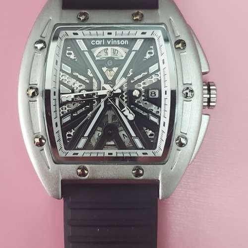 酒桶型男裝錶 (Tonneau Shape Watch)