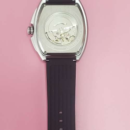 酒桶型男裝錶 (Tonneau Shape Watch)