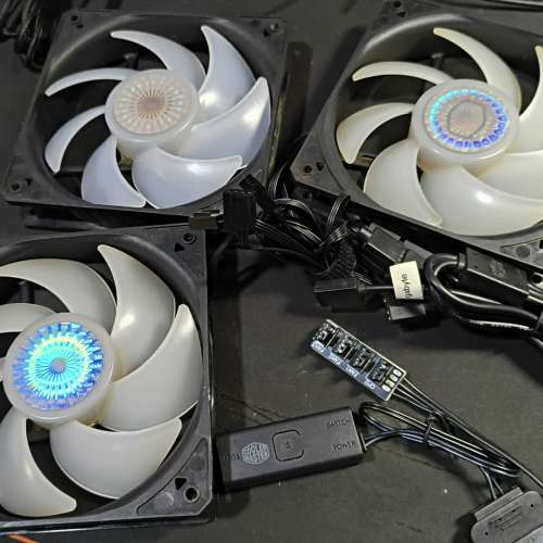 CoolerMaster 12cm RGB 風扇 三把跟習線跟控