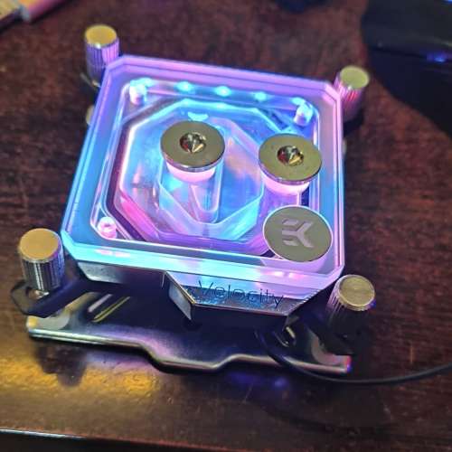 EK-Velocity Strike RGB 水冷散熱頭