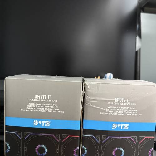 白色步行客argb積木風扇6把有盒包兩條線