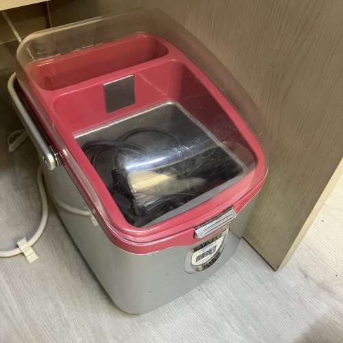 Mini fridge