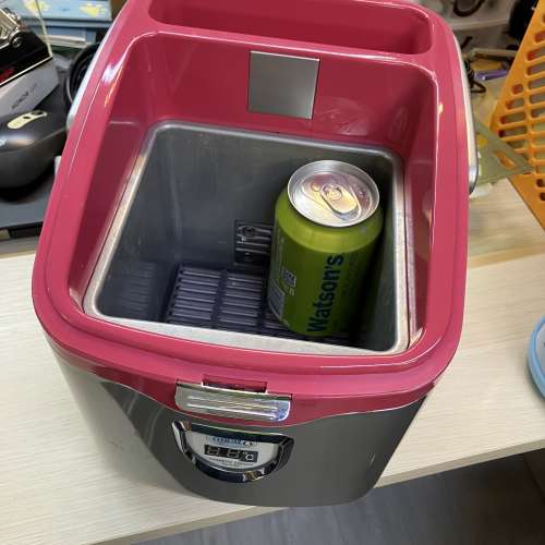 Mini fridge