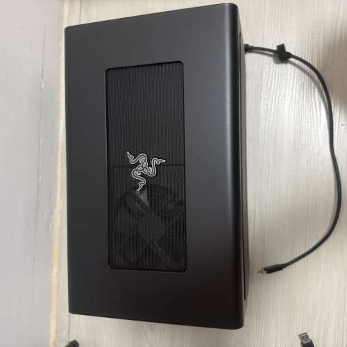 Razer Core X chroma +AMD vega 64 8G 顯示卡新凈正常運作