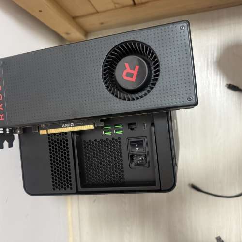Razer Core X chroma +AMD vega 64 8G 顯示卡新凈正常運作