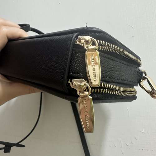 正品保證🩷CHARLES & KEITH 小CK菱格紋黑包包 方型手袋 內設銀包款 雙Zip斜孭袋 斜...