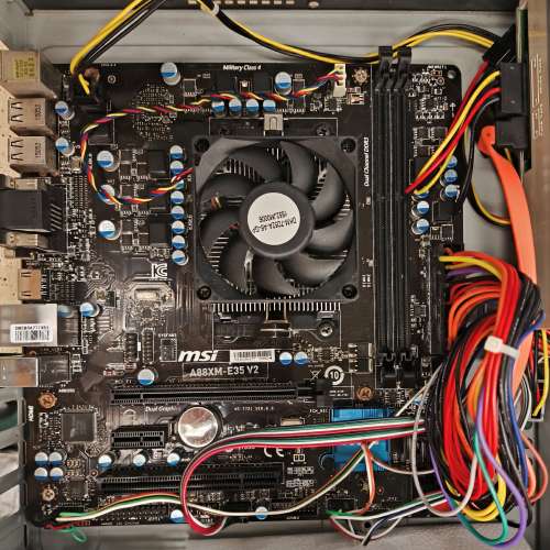 AMD底板及CPU(A4-6300) 加RAM及HDD/SSD便可使用
