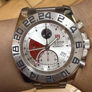 Tudor 帝舵 Iconaut 20400 GMT 計時自動機械錶（銀紅面）$13500