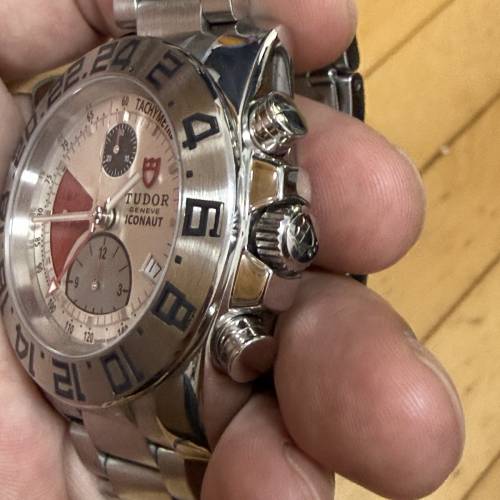 Tudor 帝舵 Iconaut 20400 GMT 計時自動機械錶（銀紅面）$13500