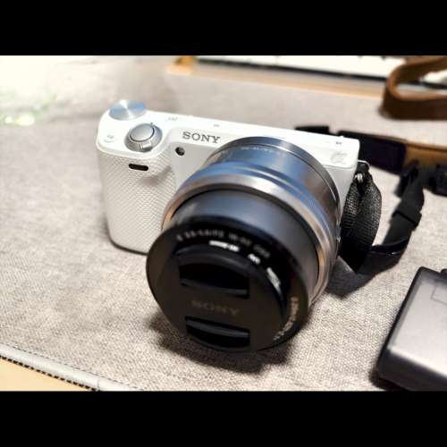 白色 SONY NEX-5R 數碼相機連鏡頭 +閃光燈+電 2 粒
