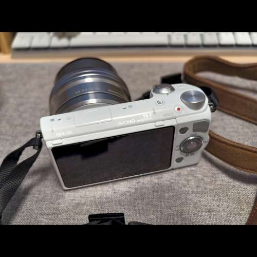 白色 SONY NEX-5R 數碼相機連鏡頭 +閃光燈+電 2 粒