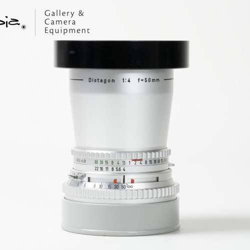 || Hasselblad Carl Zeiss Distagon C 50mm F4 - Silver Chrome with lens hood ||
