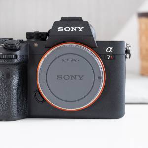 Sony A7R III/A7R3 + RRS L-Bracket + 2 x Batteries
