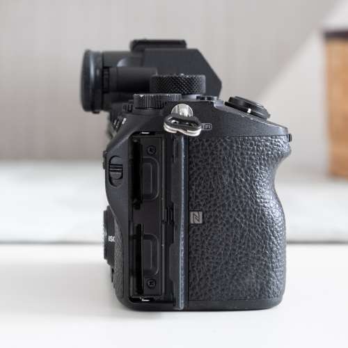 Sony A7R III/A7R3 + RRS L-Bracket + 2 x Batteries