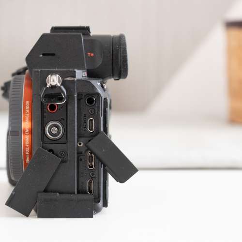 Sony A7R III/A7R3 + RRS L-Bracket + 2 x Batteries