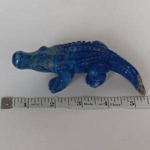 五吋半A级青金寶石 鱷魚雕刻擺件，1860克， 原價1860元， 清貨現售價800元， 歡迎出...