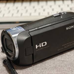 SONY CX405 Handycam&reg; 配備Exmor R&trade; CMOS 感測器的相片