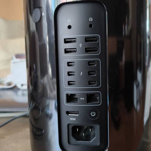 MacPro 6,1 頂配最強規格 E5 12C 64GB Ram 雙 D700 顯卡