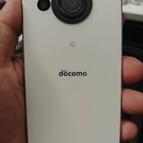 日本docomo sharp r8