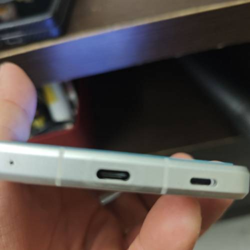 日本docomo sharp r8