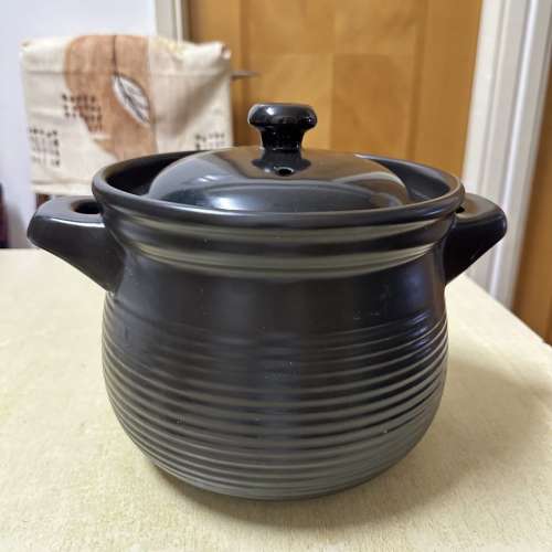 新淨企理：黑色缸瓦煲連蓋