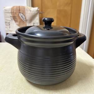 新淨企理：黑色缸瓦煲連蓋