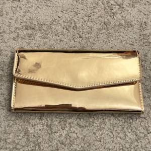 100% NEW - Women&rsquo;s Gold Colour PU Clutch Long Wallet