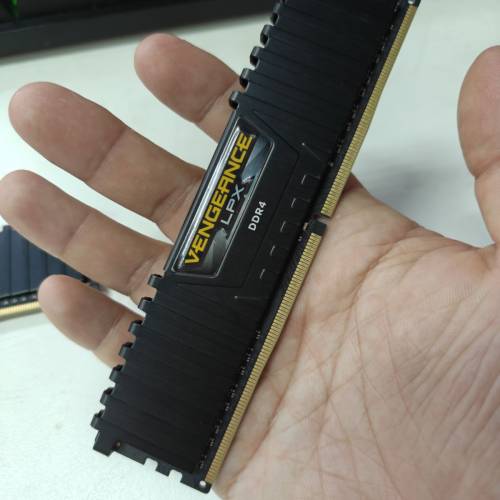 Corsair VENGEANCE&reg; LPX DDR4 3200 32GB (16GB X 2)