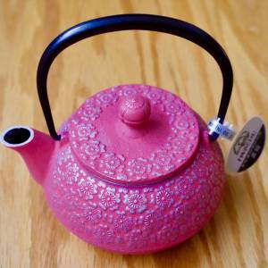 日本製 岩鋳 Iwachu 急須 0.32L 南部鉄器 粉紅櫻花銀色 南部鐵器鐵茶壼