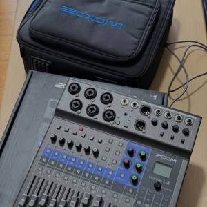 Zoom LiveTrak L-8 8軌混音器，附帶原裝盒和便攜包