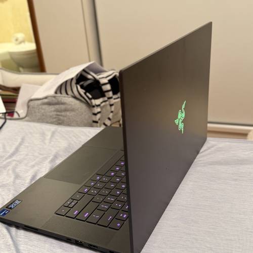 雷蛇Razer Blade 15  RTX 4070 i7-13800H 32Gb 1TB SSD QHD 240Hz display