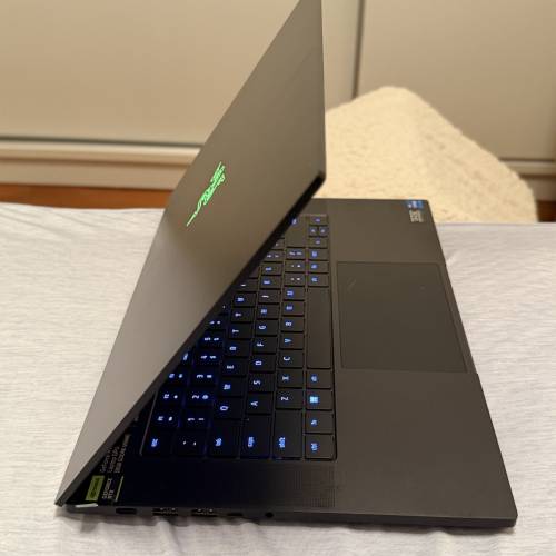 雷蛇Razer Blade 15  RTX 4070 i7-13800H 32Gb 1TB SSD QHD 240Hz display
