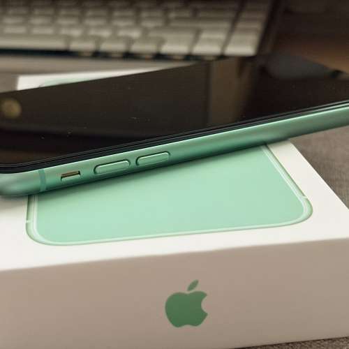 iPhone 11 green 256gb 100% battery and new