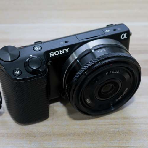 Sony NEX-5R 連 E 20mm f/2.8 輕巧餅鏡組合 (APS-C 隨身機)