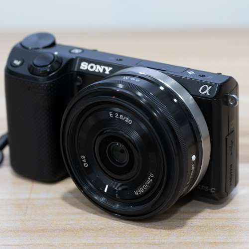 Sony NEX-5R 連 E 20mm f/2.8 輕巧餅鏡組合 (APS-C 隨身機)