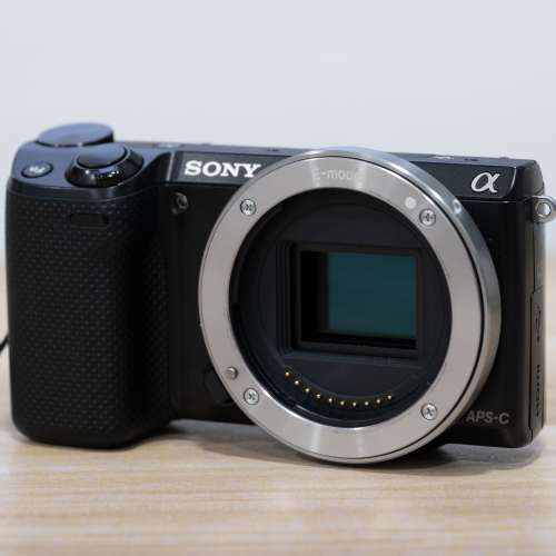 Sony NEX-5R 連 E 20mm f/2.8 輕巧餅鏡組合 (APS-C 隨身機)