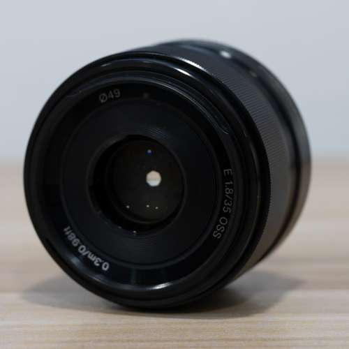 Sony E 35mm f/1.8 OSS