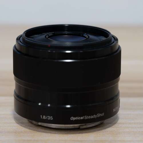 Sony E 35mm f/1.8 OSS