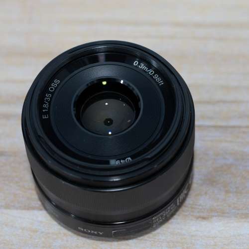 Sony E 35mm f/1.8 OSS