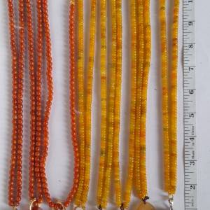 緬甸紅翡6mm圓珠26吋及黃翡6mm算盤珠22吋配上吊墜如照片，每套售三百元，兩套起八...