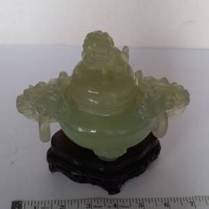7x5寸新山玉香爐. 古舊精巧工藝品擺件，相信已停產。原價1500元。現清貨售900百元，...