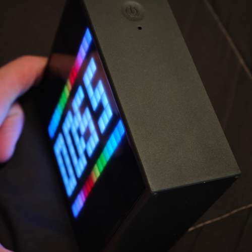 90%新 IPS Tube TFT 時鐘可播影片/相片 + Divoom Timebox Evo 16 x 16 LED藍芽喇叭