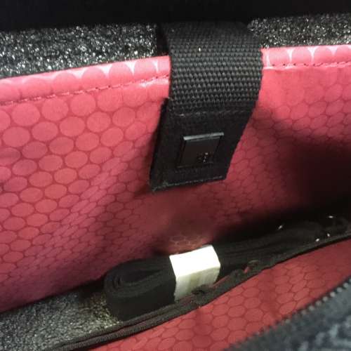 HEX Duffel Bag w Strap Up To 15&rdquo; MacBook / Laptop NEW 全新美國品牌手提電腦單肩...