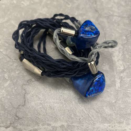 Eminent Ears Sapphire 藍寶石